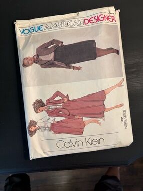 Calvin Klein Rose-Mauve Skirt and Jacket Vogue Sewing Pattern 1791 size 12 Cut